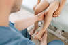 palpation et diagnostique de la pathologie osgood-schlatter 