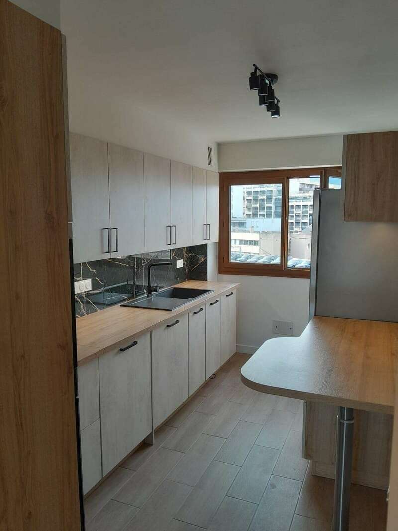 remise à neuf et rénovation d'une cuisine, revêtement de sol et nouveau mobilier