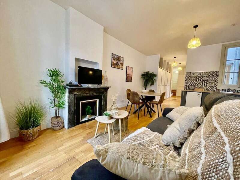 6affd3aa-24be-4596-83f8-886a6563c3e3