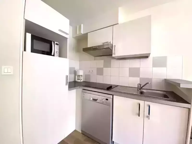 d9889282-b871-472d-a0e1-7256bed6b353