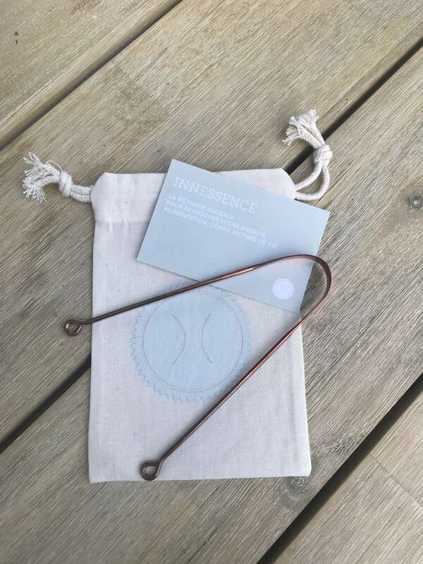 Un objet peu connu en occident : le gratte-langue