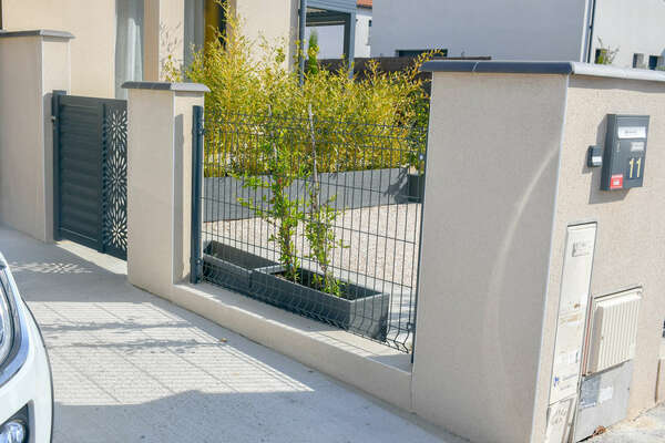 Pourquoi opter pour une clôture en aluminium à Saint-Cyprien plutôt qu’en PVC ?