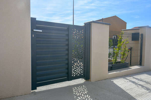 Et si vous optiez pour la pose d’un portillon aluminium à Argelès-sur-Mer pour sécuriser et embellir votre maison ?