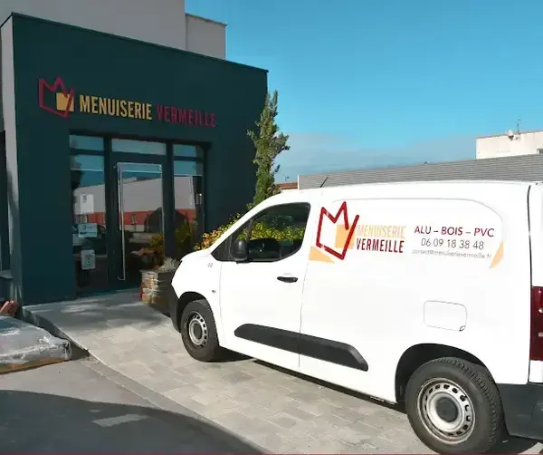 Magasin de portes d’entrée à Argelès ? Découvrez nos modèles dans le showroom Menuiserie Vermeille