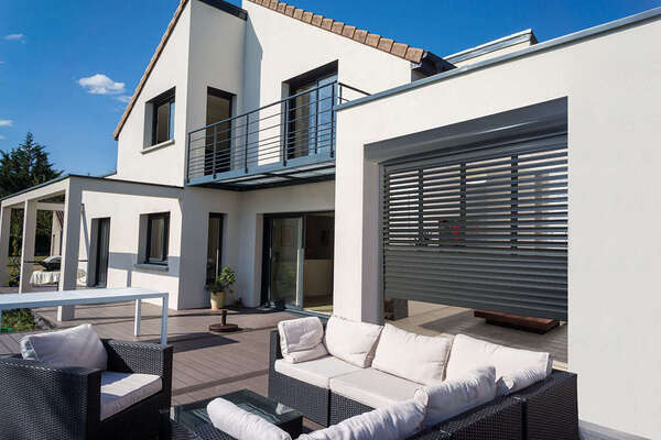 Pergola sur mesure à Argelès : et si votre extérieur devenait enfin utilisable toute l’année ?