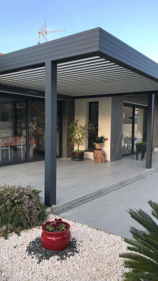 Pergola sur mesure à Collioure : l'expertise de la Menuiserie Vermeille pour votre extérieur