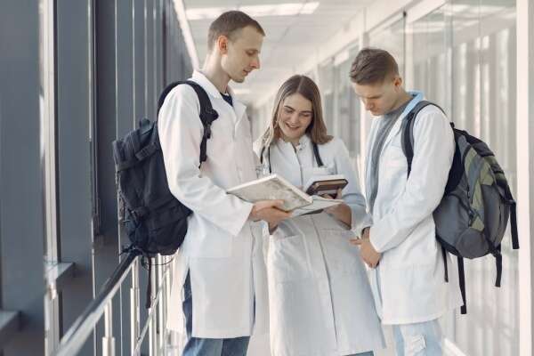 Étudiants en médecine : faciliter l’accès au cursus