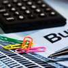 clients satisfaits discutant avec un expert comptable