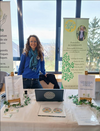 Femme naturopathe présentant formation continue bien-être global