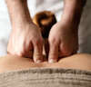 Massage tuina dos avec pressions pour relâcher tensions musculaires