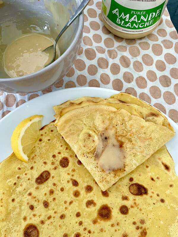 Crêpes et crème d'amandes citronnée à la fleur d'oranger