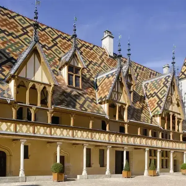 Les 6 plus beaux lieux de mariage à Beaune (et alentours) : châteaux, abbayes et domaines viticoles