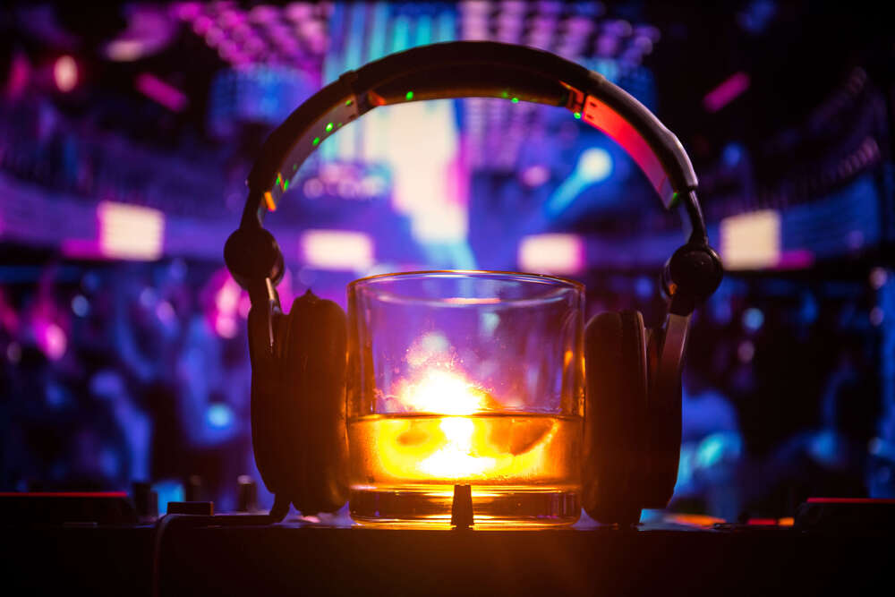 Bold sensorial marketing: can we create limited editions of spirits bearing the effigy of hotel and restaurant brands to enhance the customer experience?