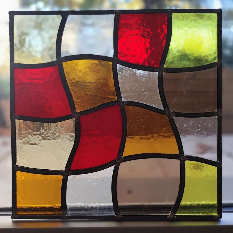 Distorsion - vitrail au plomb - 30 x 30 - 16 pièces - 75€ 