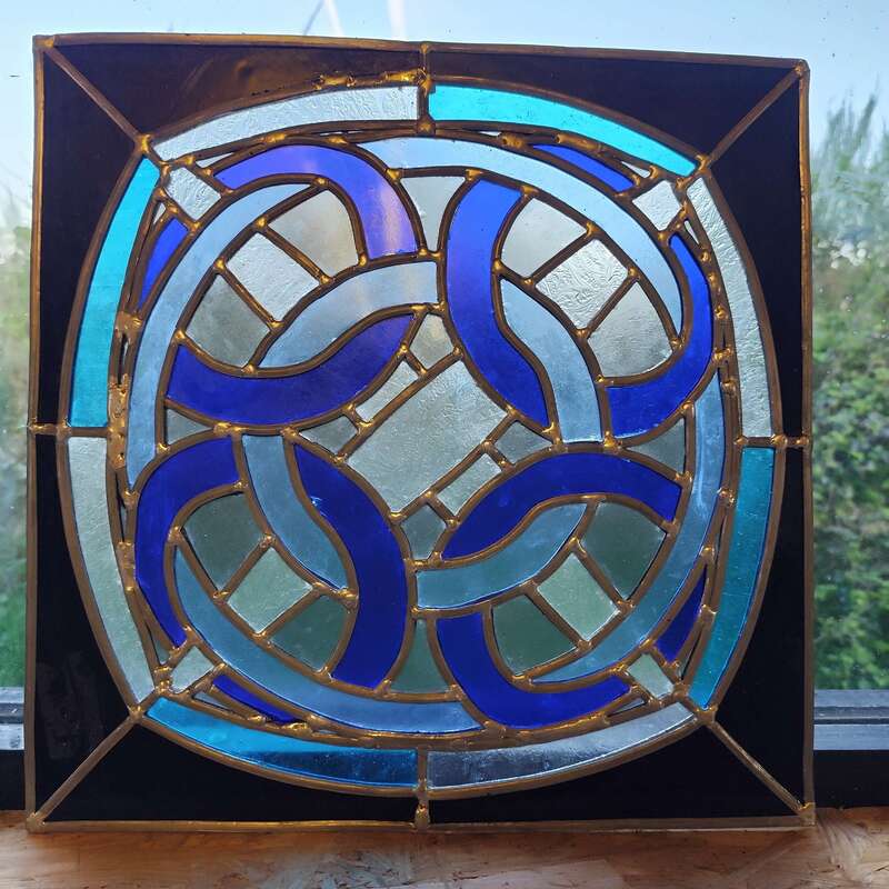 Entrelac bleu - Vitrail au plomb - 45 x 45 - 84 pièces - 460€