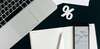 Ordinateur smartphone graphique boursier finances personnelles Saint-Maur
