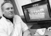 Docteur Charles Graindorge, orthodontiste à Rouen, dans son cabinet