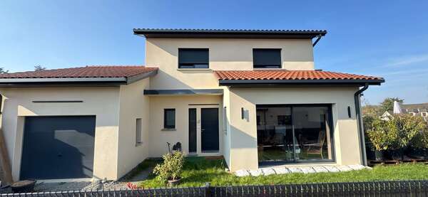 Home Tour Maison contemporaine à Saint-Genis-Les-Ollières — 117 m² sur terrain de 550 m²