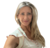 Femme souriante symbolisant équilibre émotionnel ostéopathie