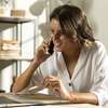 femme au téléphone