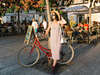 Femme en vélo