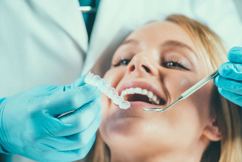 Orthodontie par gouttières invisibles