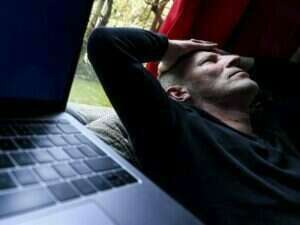 « Je n’y arriverai pas ! … Le costume est trop grand pour moi… »