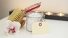 flacons fleurs de Bach sur fond blanc avec fleur violette