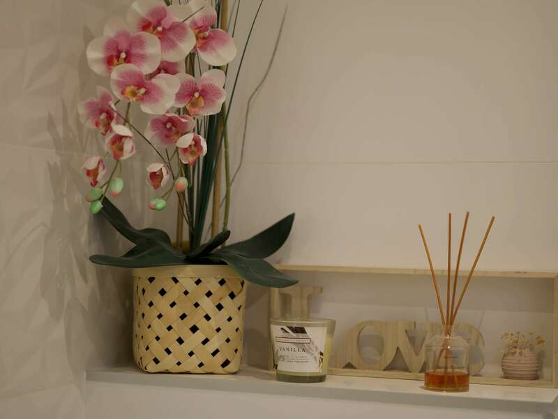 b9bc8ff7-ab1c-44b5-9f37-ddad9bce1920_1_100_o