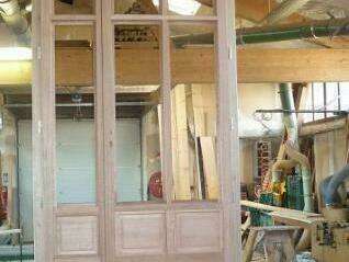 porte-fenetre-en-fabrication-avec-2-ouvants-1-grand-et-1-petit-par-la-menuis