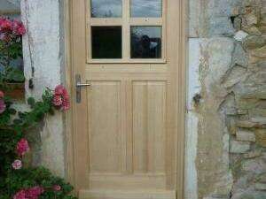 porte-d-entree-vue-de-l-exterieur-fabriquee-par-christian-marques-artisan-me