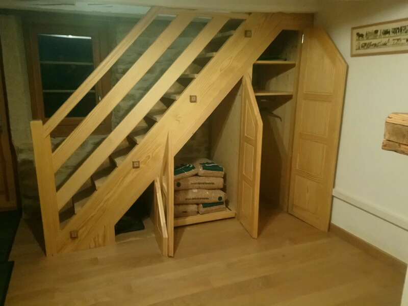 placard_sous_escalier_porte_ouvertes_