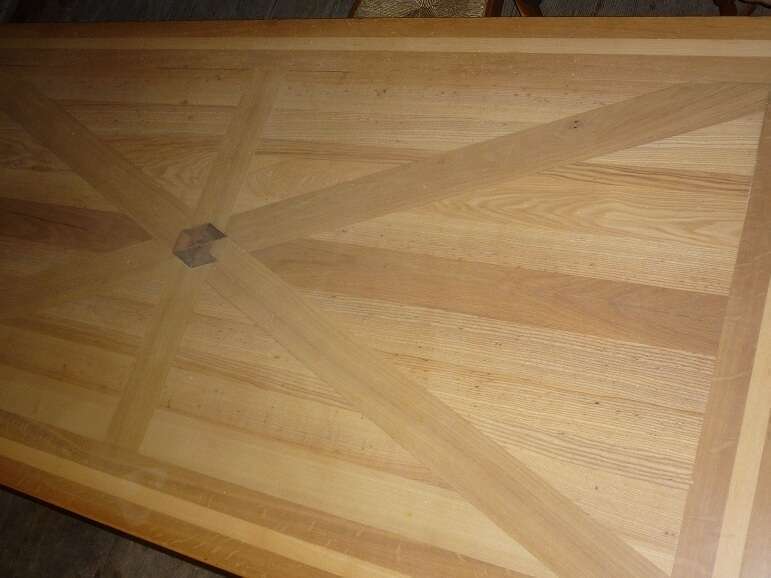 table_avec_marqueterie