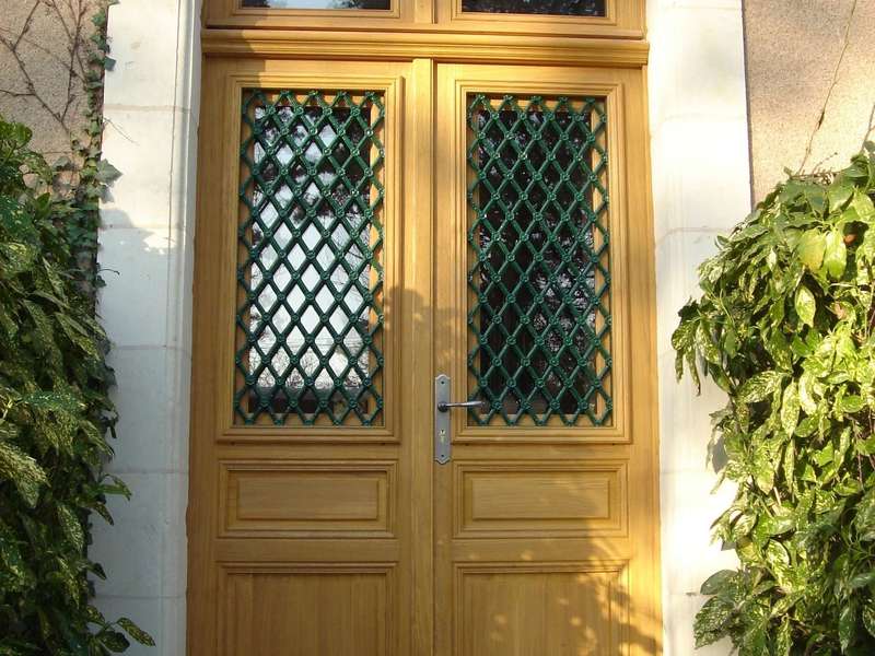 20020190606-2440114-147yy2y