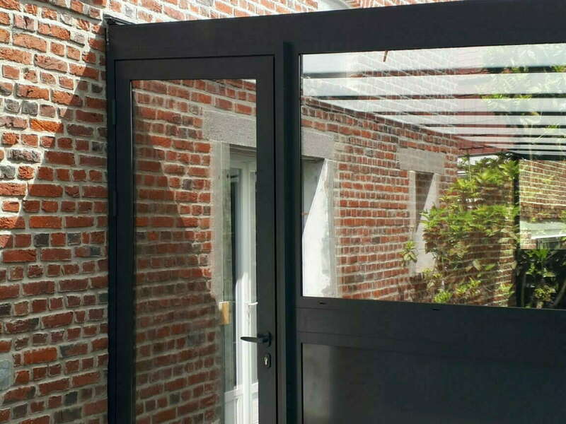 920210420-1861721-1ut1mol