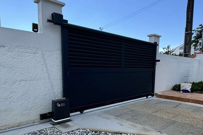 Portails coulissants aluminium