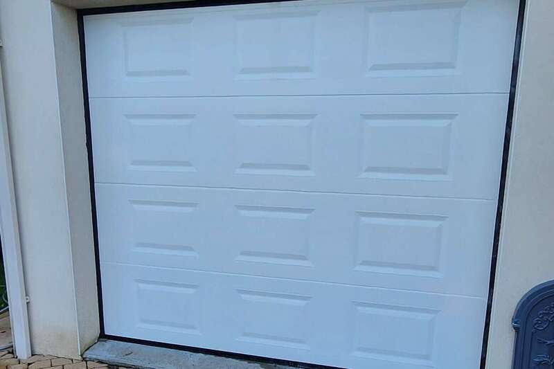 Portes de garage enroulables motorisées