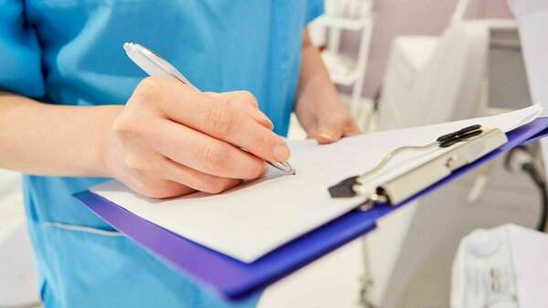 Devenir Infirmière coordinatrice ou Infirmiere de coordination ? : le faux dilemme