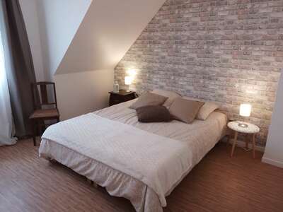 Lisieux
5 chambres, 14 couchages à louer pour vos ateliers, séminaires ou vos vacances en groupe
Maison avec jardin au cœur de la ville de Lisieux
Gare 10mn à pieds