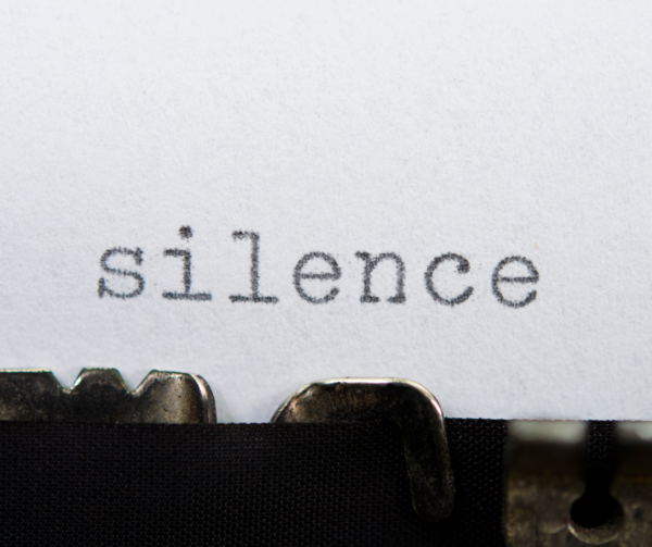 Le silence dans le couple : absence ou langage ?