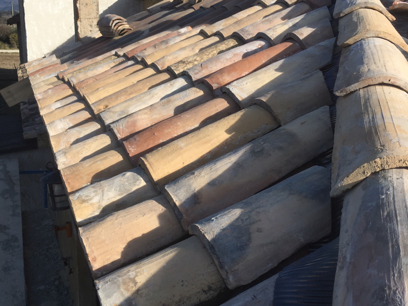 toiture_tuiles_faites_main_violes