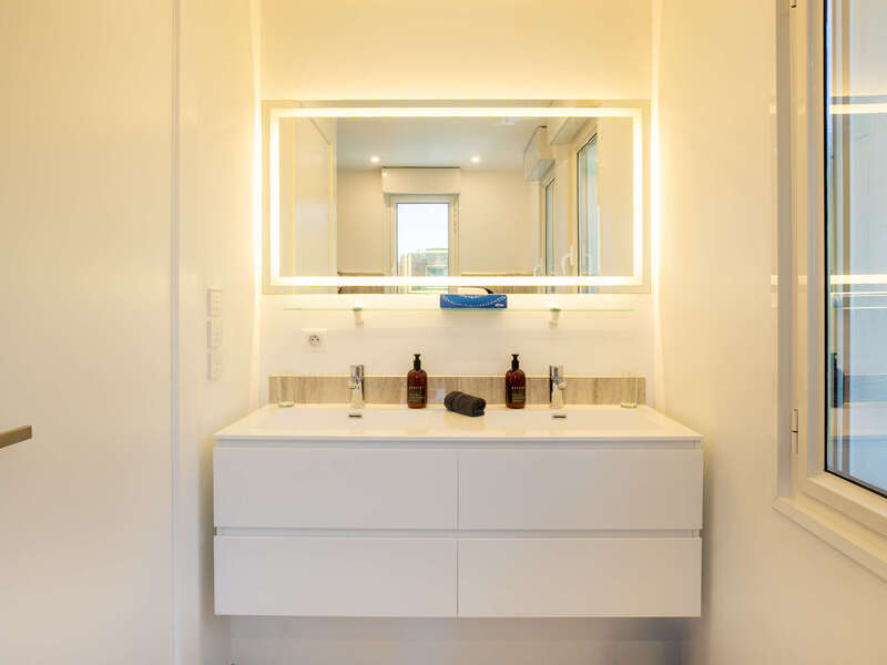 chambre_rez_de_chausse_sdb-5