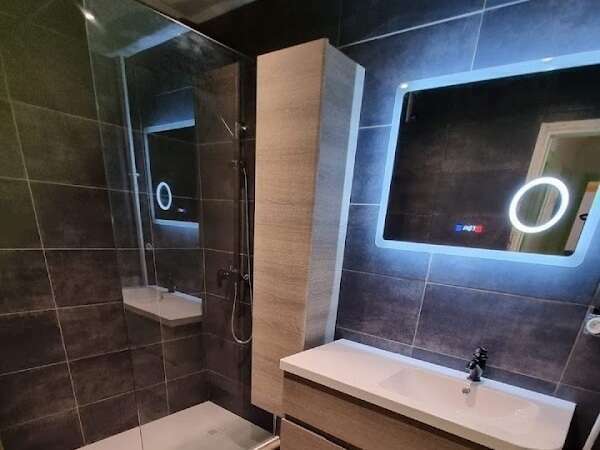 sdb120220415-3964871-1ve3two