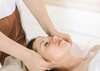 massage au sol en action sur un tapis