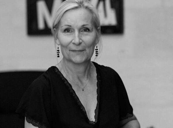 Etre senior.e en 2023 : interview avec Delphine Apiou, auteure de "Être une femme périmée, c'est pas si facile" 