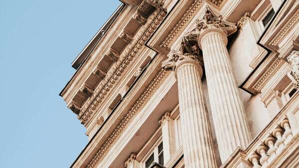 The lawyer's independence as protection against conflicts of interest