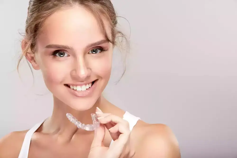 Optez pour l'Orthodontie Invisible : Aligneurs et Gouttières Transparentes