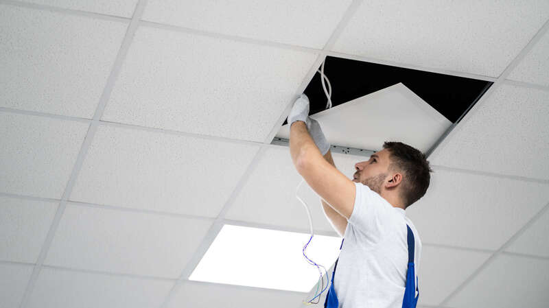 Mise aux normes électriques et installation de courants faibles dans des bureaux