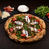 pizza napolitaine garnie d'ingrédients frais et savoureux