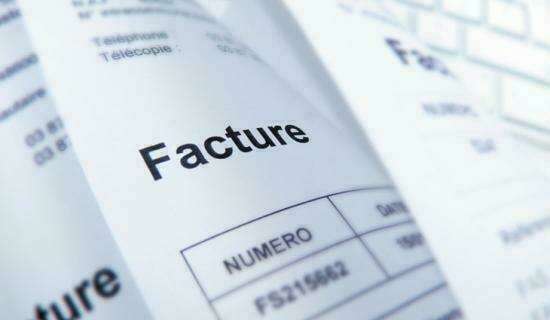 Le seul fait de régler la somme due au profit d'un tiers ne justifie pas l'application de l'amende pour facture de complaisance.